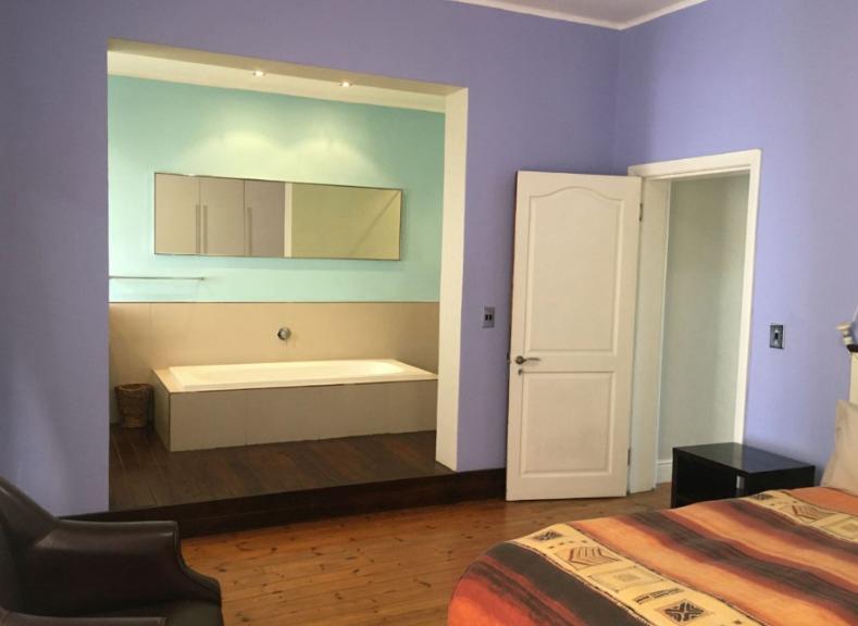 2 Bedroom Property for Sale in Sea Point Western Cape
